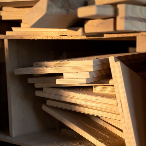 wood-pieces-arrangement-atelier